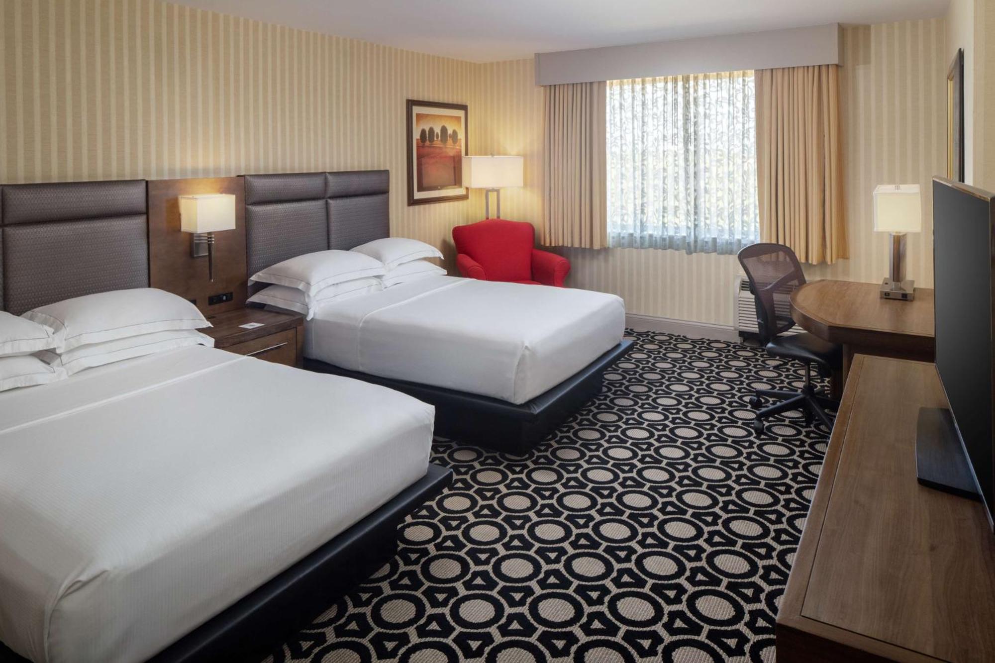 Отель Hilton Chicago/Нортбрук Экстерьер фото