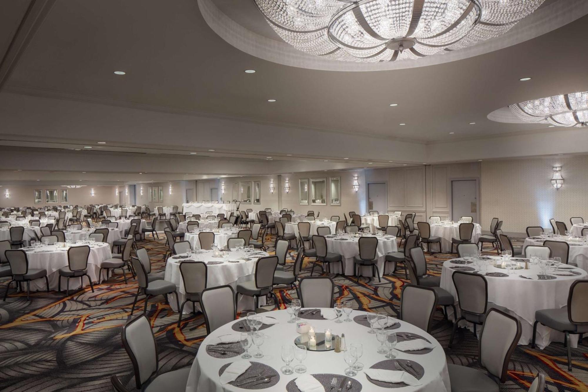 Отель Hilton Chicago/Нортбрук Экстерьер фото