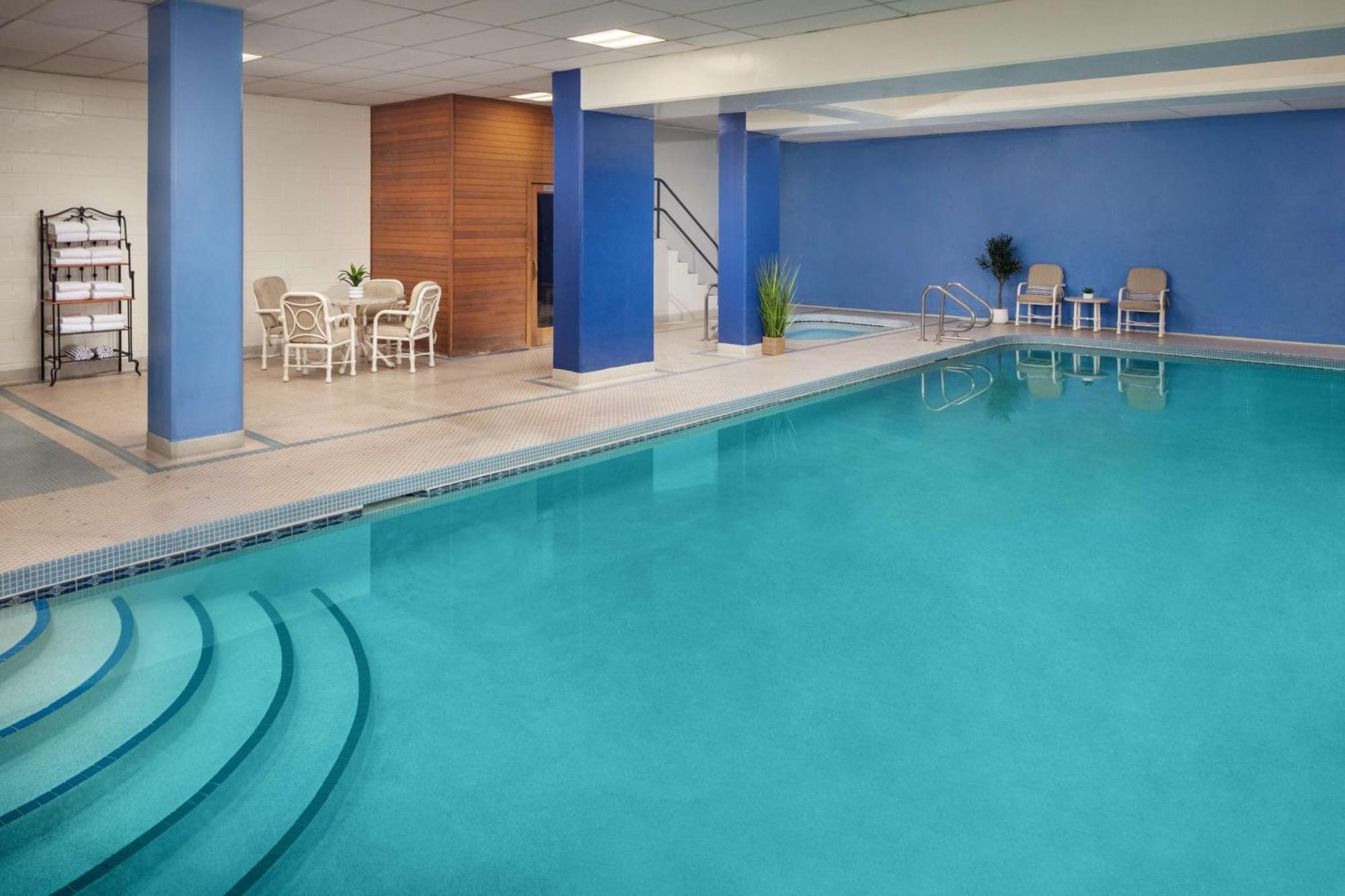 Отель Hilton Chicago/Нортбрук Экстерьер фото